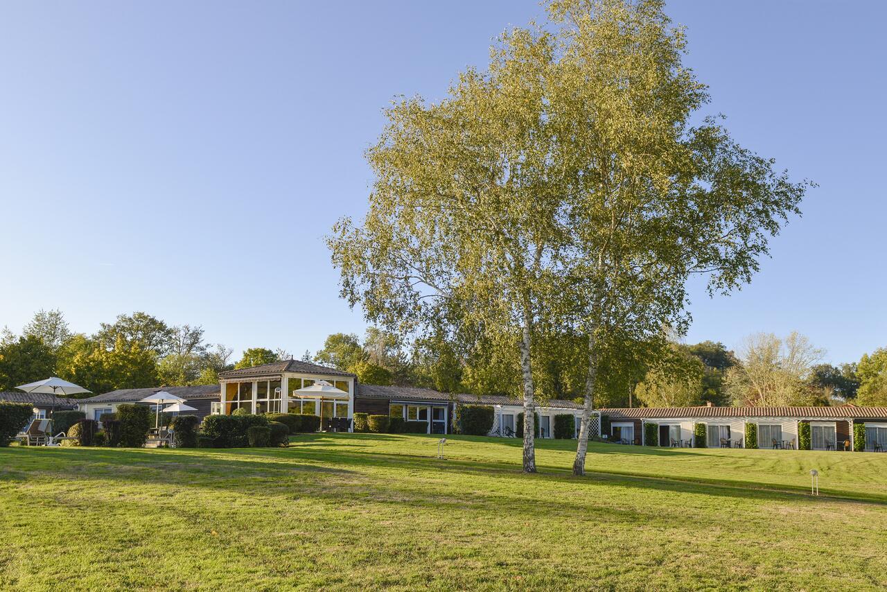 Logis Hotel Val De Vienne Le Vigeant Экстерьер фото
