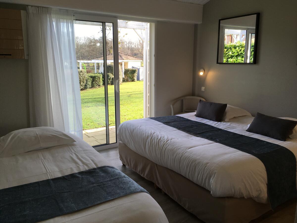 Logis Hotel Val De Vienne Le Vigeant Экстерьер фото