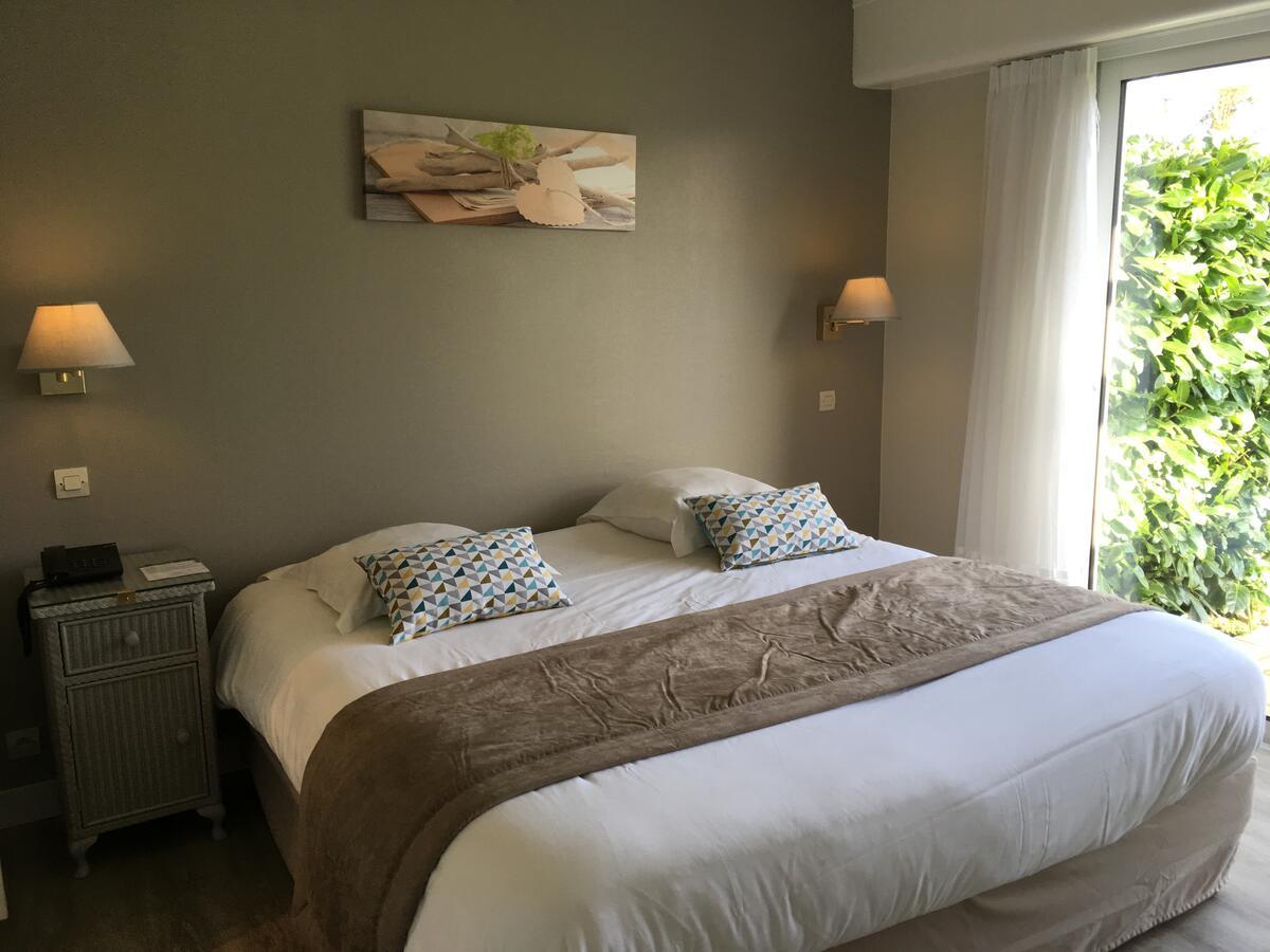 Logis Hotel Val De Vienne Le Vigeant Экстерьер фото