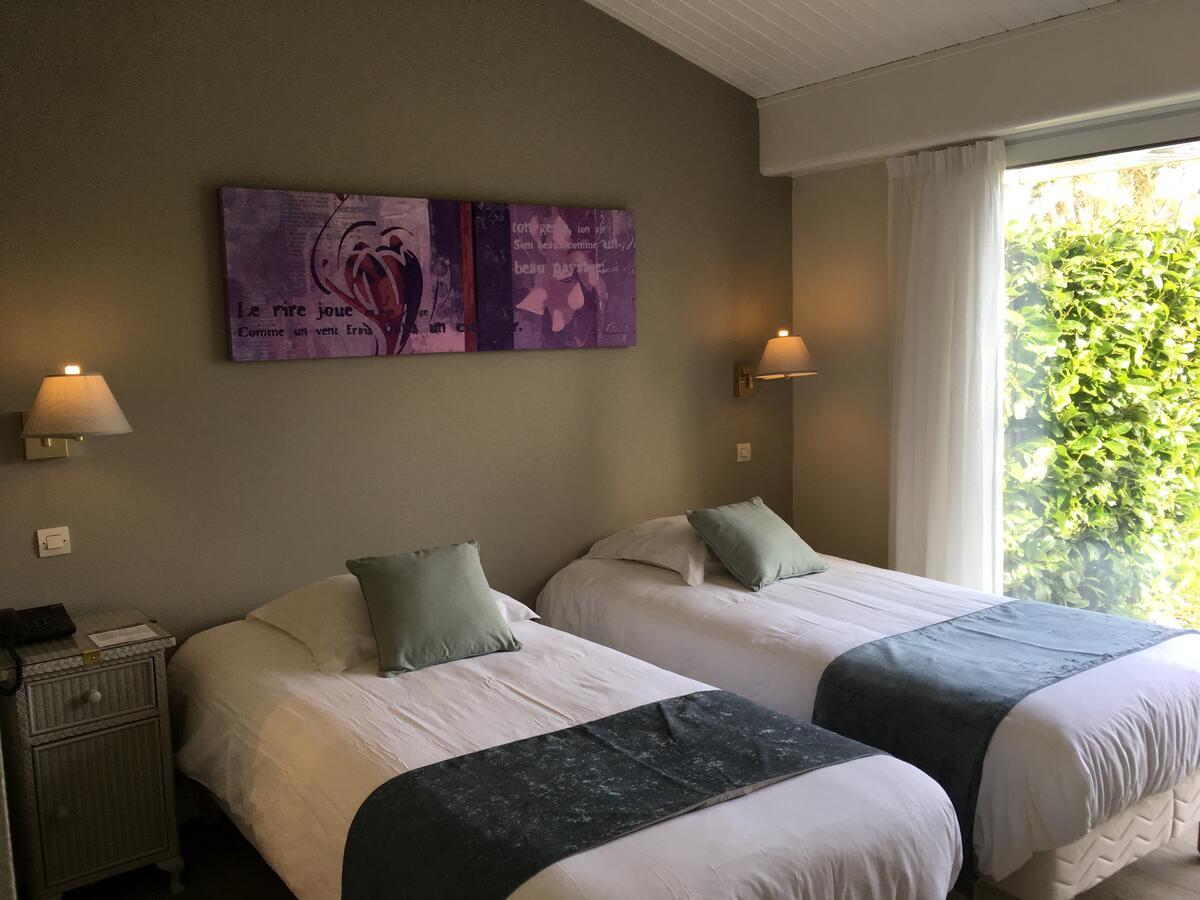 Logis Hotel Val De Vienne Le Vigeant Экстерьер фото