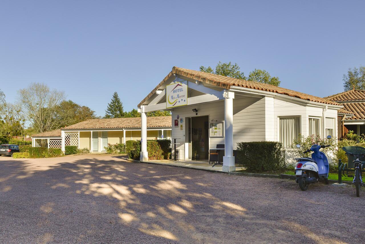 Logis Hotel Val De Vienne Le Vigeant Экстерьер фото