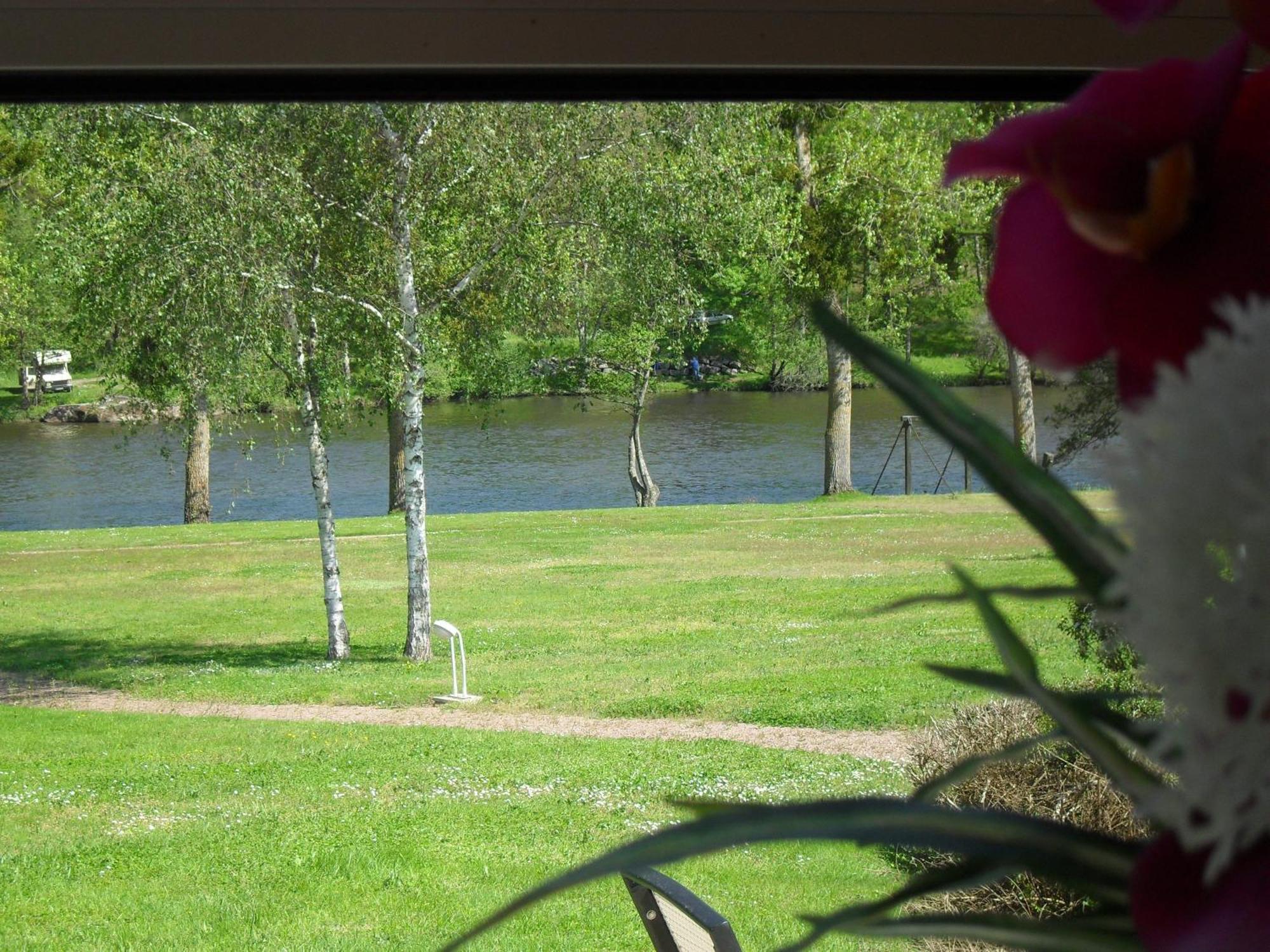 Logis Hotel Val De Vienne Le Vigeant Экстерьер фото