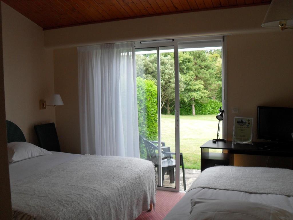 Logis Hotel Val De Vienne Le Vigeant Номер фото
