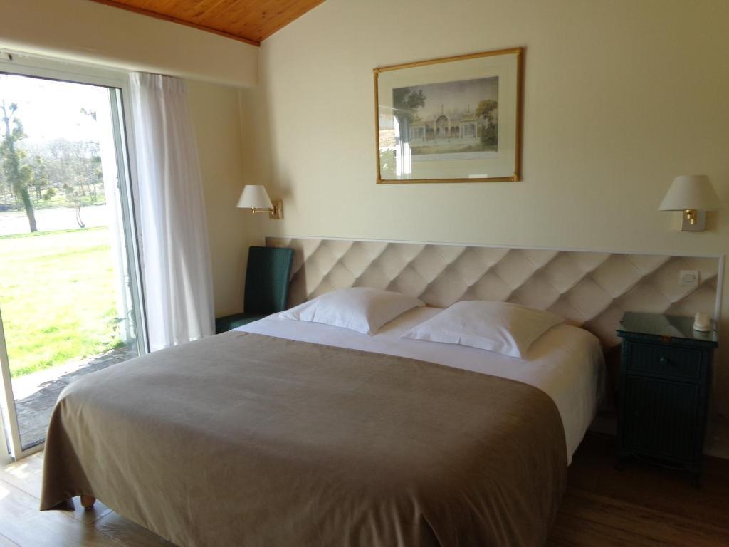 Logis Hotel Val De Vienne Le Vigeant Номер фото