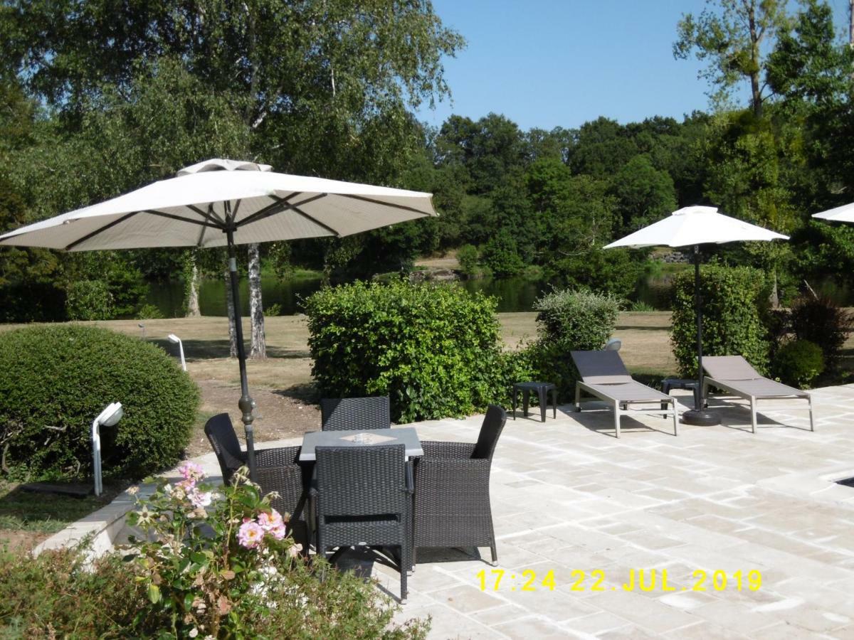 Logis Hotel Val De Vienne Le Vigeant Экстерьер фото
