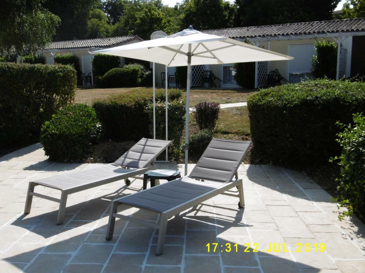 Logis Hotel Val De Vienne Le Vigeant Экстерьер фото